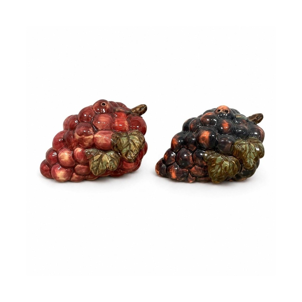 Grape Salt & Pepper Shakers Unisex OS Burgundy Purple Ceramic‎ Vintage